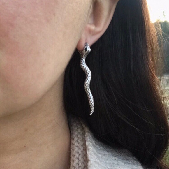 Snake stud earrings - Picture 8 of 8